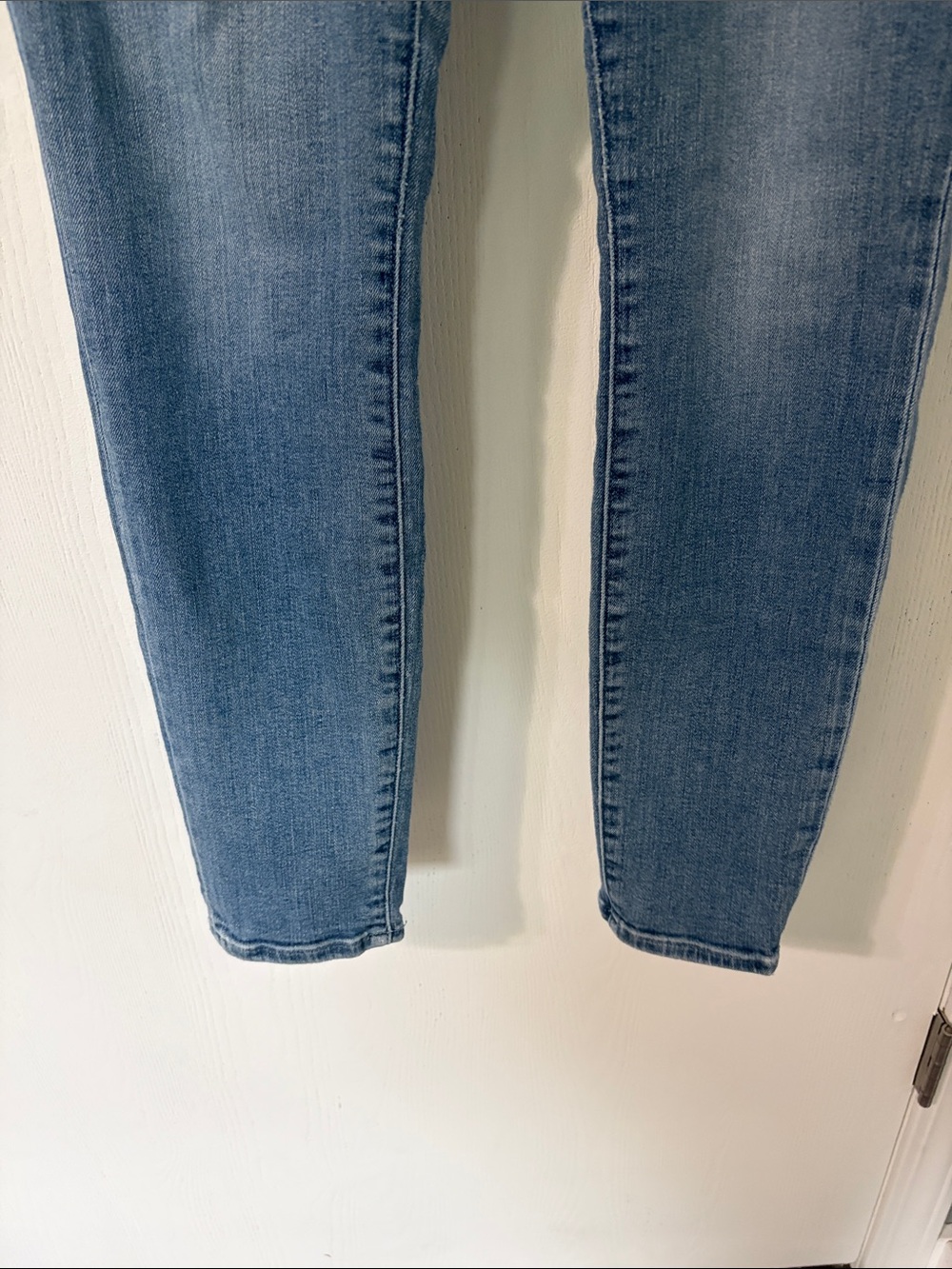 Good American Good Waist Light Wash Skinny Jeans Size 30 - Picture 4 of 9